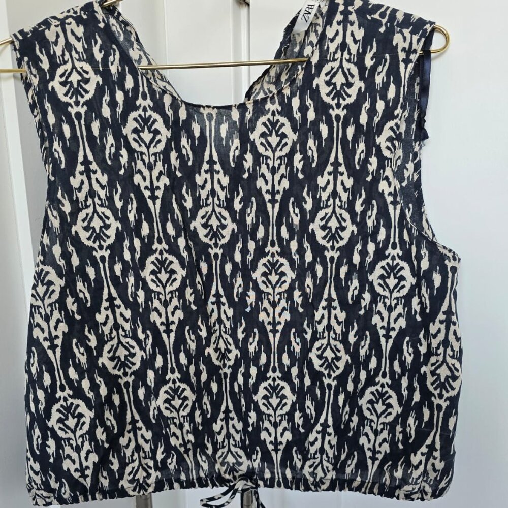 Sleeveless ramie top small. Navy blue and beige.